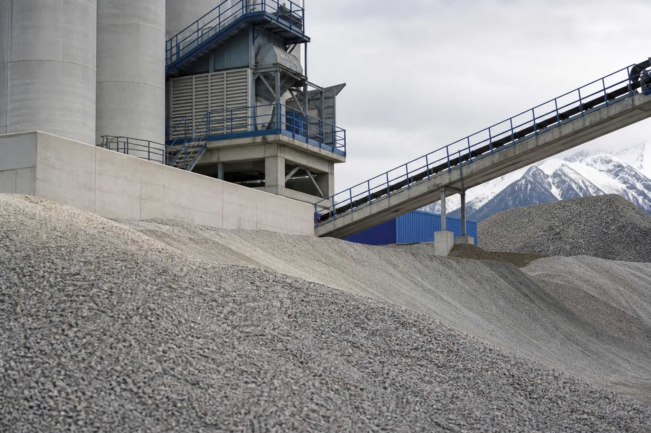 Illustratives Branchenmotiv einer mineralischen Baustoffanlage